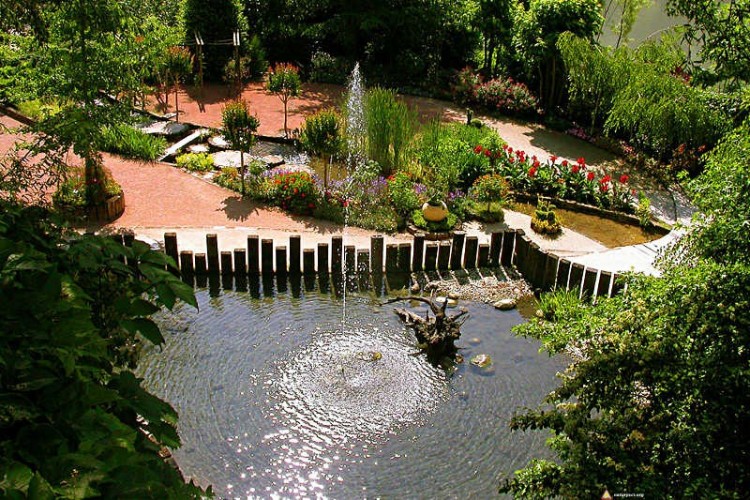 Ogrody z fontannami