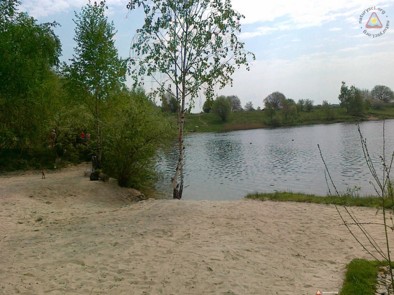 Zejście do wody z plaży 