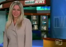 Nagie wiadomości Ciekawy sposób prowadzenia wiadomości w tv :-).Prezenterka przekazuje informacje ze świata całkiem nagusieńko.Przydałby się taki kanał u nas ;-).
